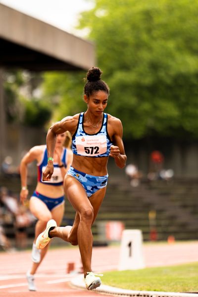 Maria Benedicta Chigbolu (ITA) ueber 400m am 04.06.2022 waehrend der Sparkassen Gala in Regensburg